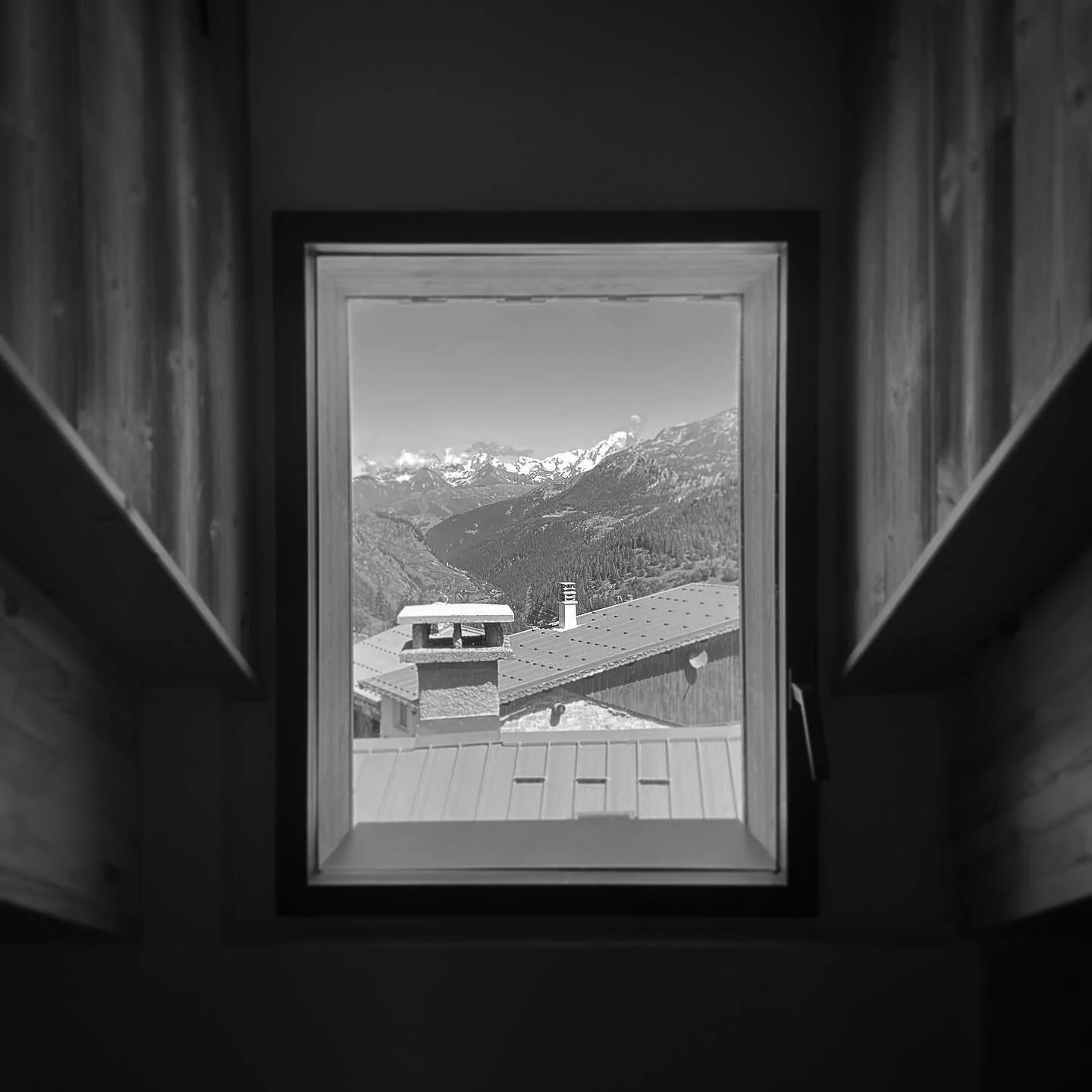Vue Mont-Blanc pour ce chalet r&eacute;nov&eacute; compl&egrave;tement &agrave; Tignes
.
.
.
.
#renovation #chalet #chaletsavoie #tignes #montblanc #architecturealpine #atelieraulp #architecte #bourgsaintmaurice