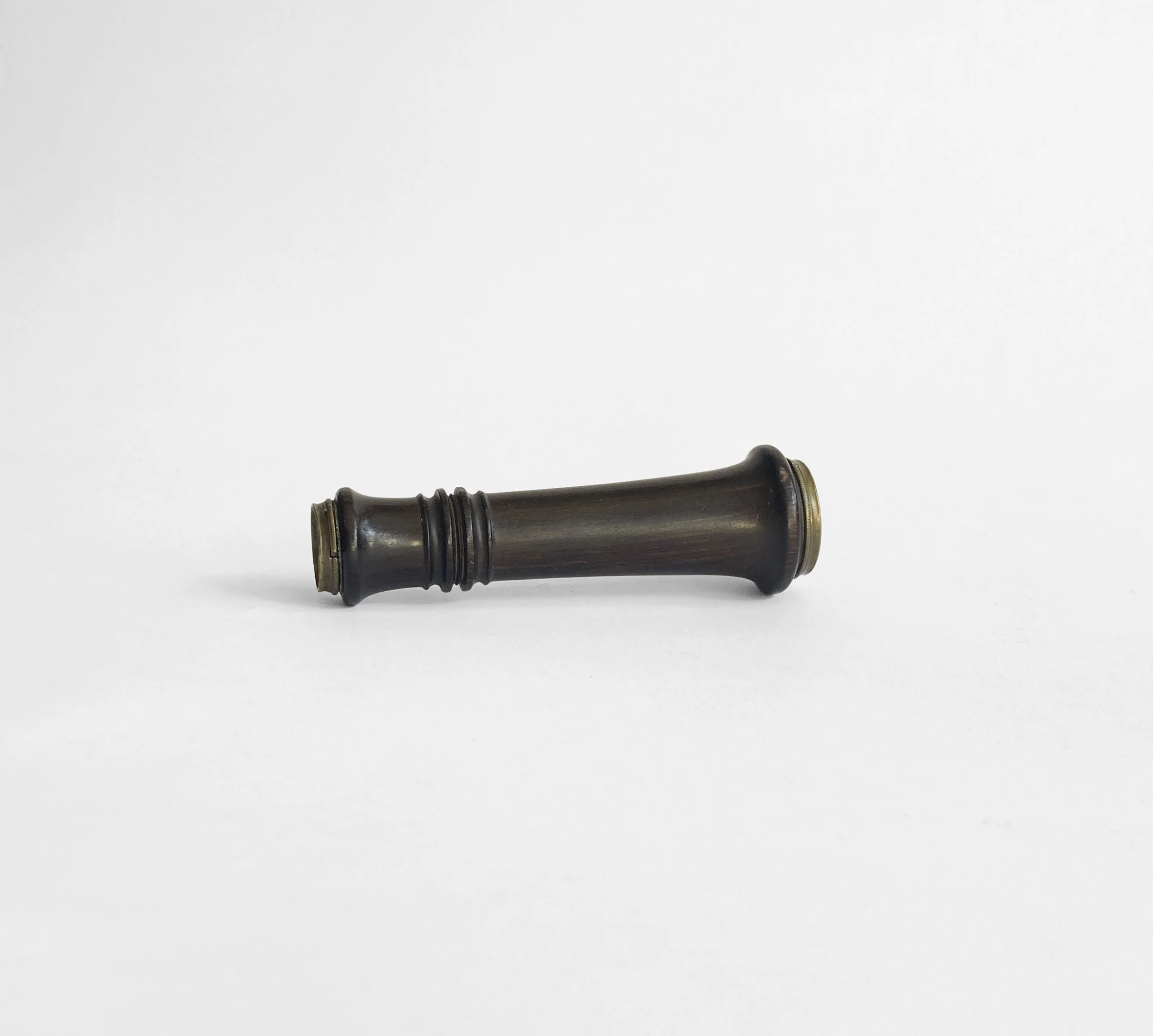 A MINIATURE EARLY ENGLISH TELESCOPE, CIRCA 1710