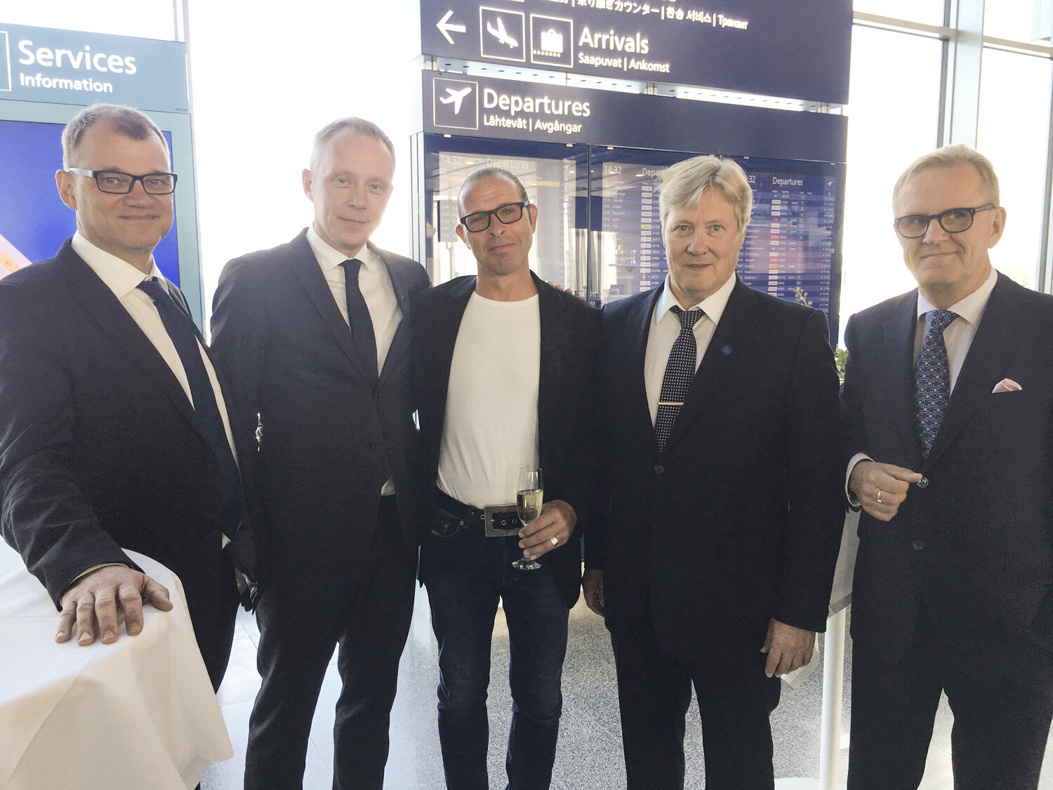 Prime Minister Juha Sipilä (Finland), Ville Haapasaari (MD/Helsinki Intl. Airport), Stefan Lindfors, Kari Savolainen (CEO/FINAVIA), and Harri Sailas (Chairman/FINAVIA &amp; Solidium). 2017