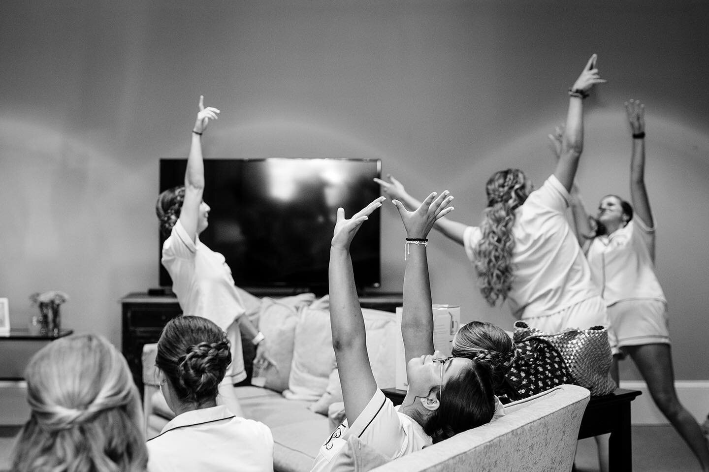 Throw ya hands in the air! It&rsquo;s a brand new week! 🎉🎉🎉

Photo by @kathybeaverphotography 📸

#theexchangemtp #smallbusiness #local #localbusiness #mountpleasantsc #lowcountryliving #experiencemtp #southcarolina #venue #eventsspace #wedding #w