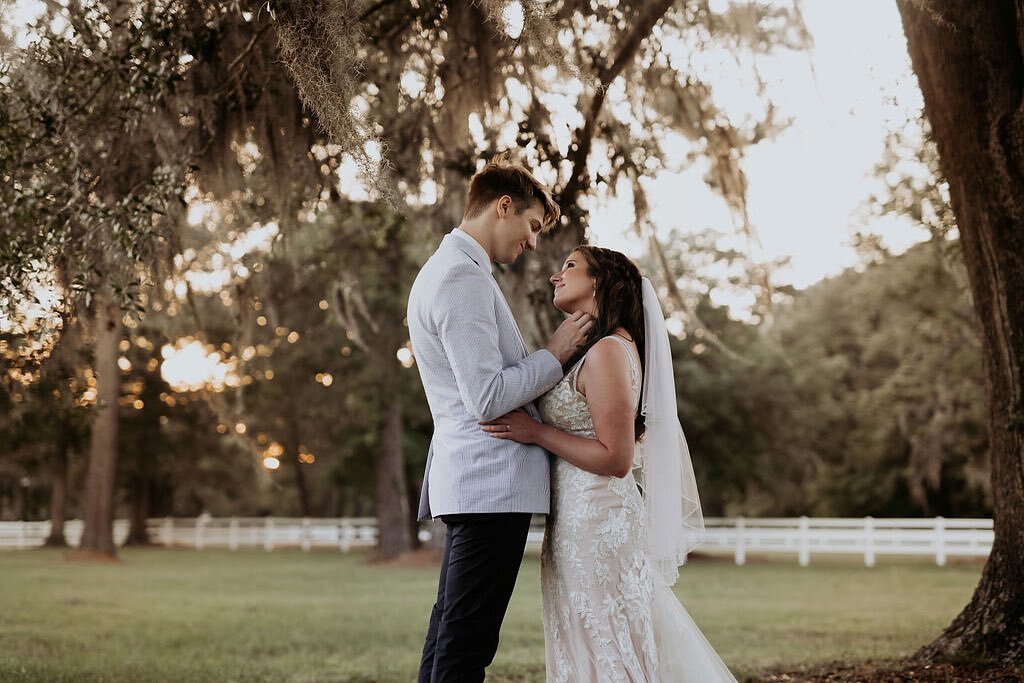 A little mid-week Wednesday check in with a beautiful golden hour shot by @madisonkrupp ✨✨✨ Her photos are the absolute dreamiest 😍

#theexchangemtp #smallbusiness #local #localbusiness #mountpleasantsc #lowcountryliving #experiencemtp #southcarolin