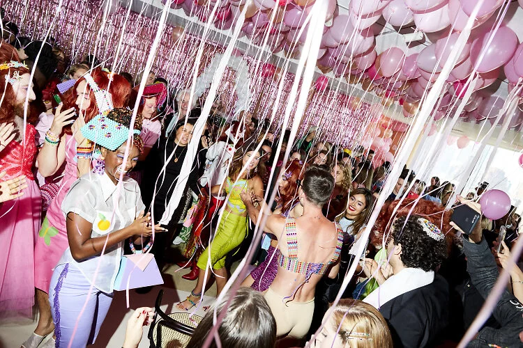 Presentación de Susan Alexandra con temática de Bat-Mitzvah durante NYFW SS20.