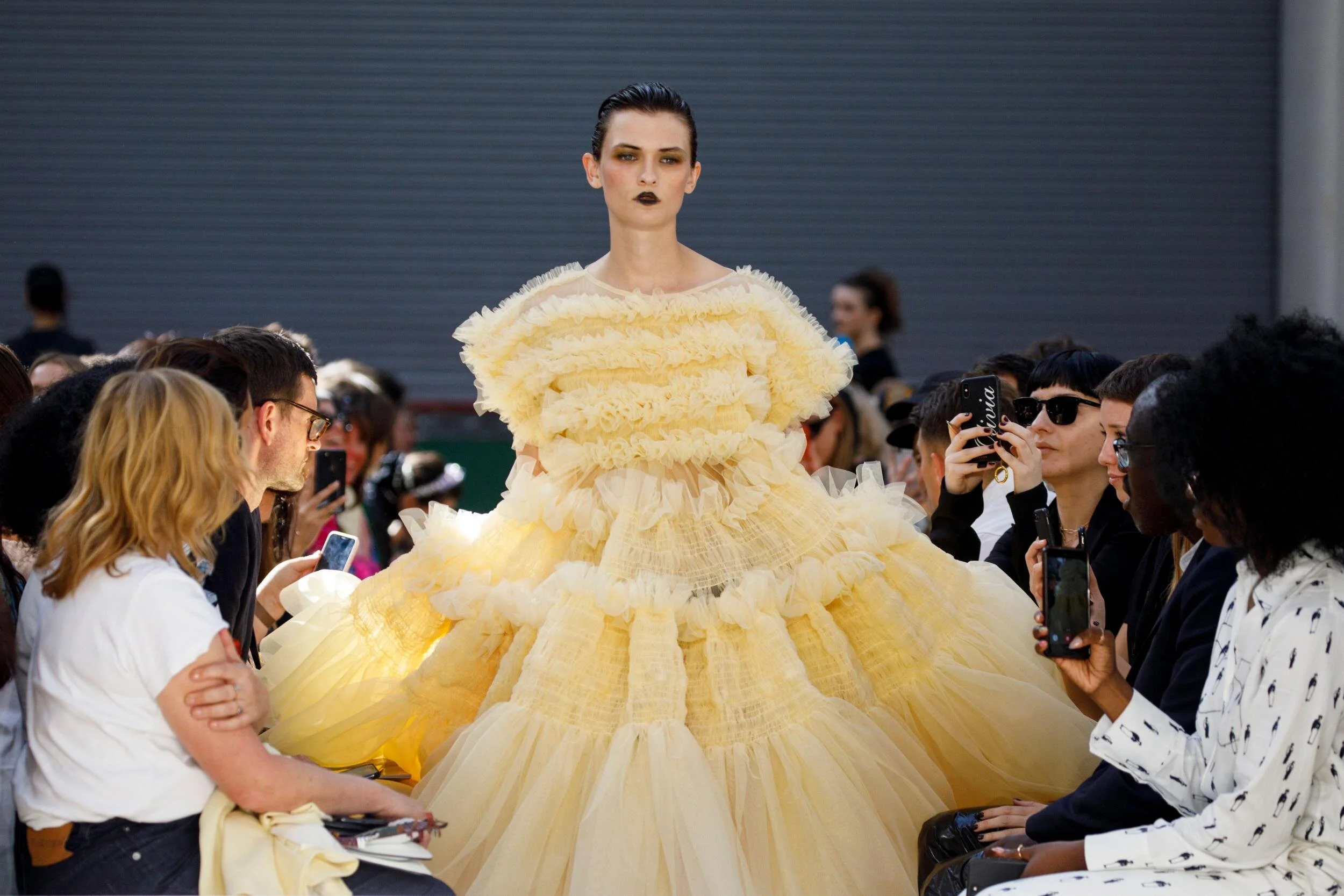 Molly Goddard SS20 (Imagen: standard.co.uk)