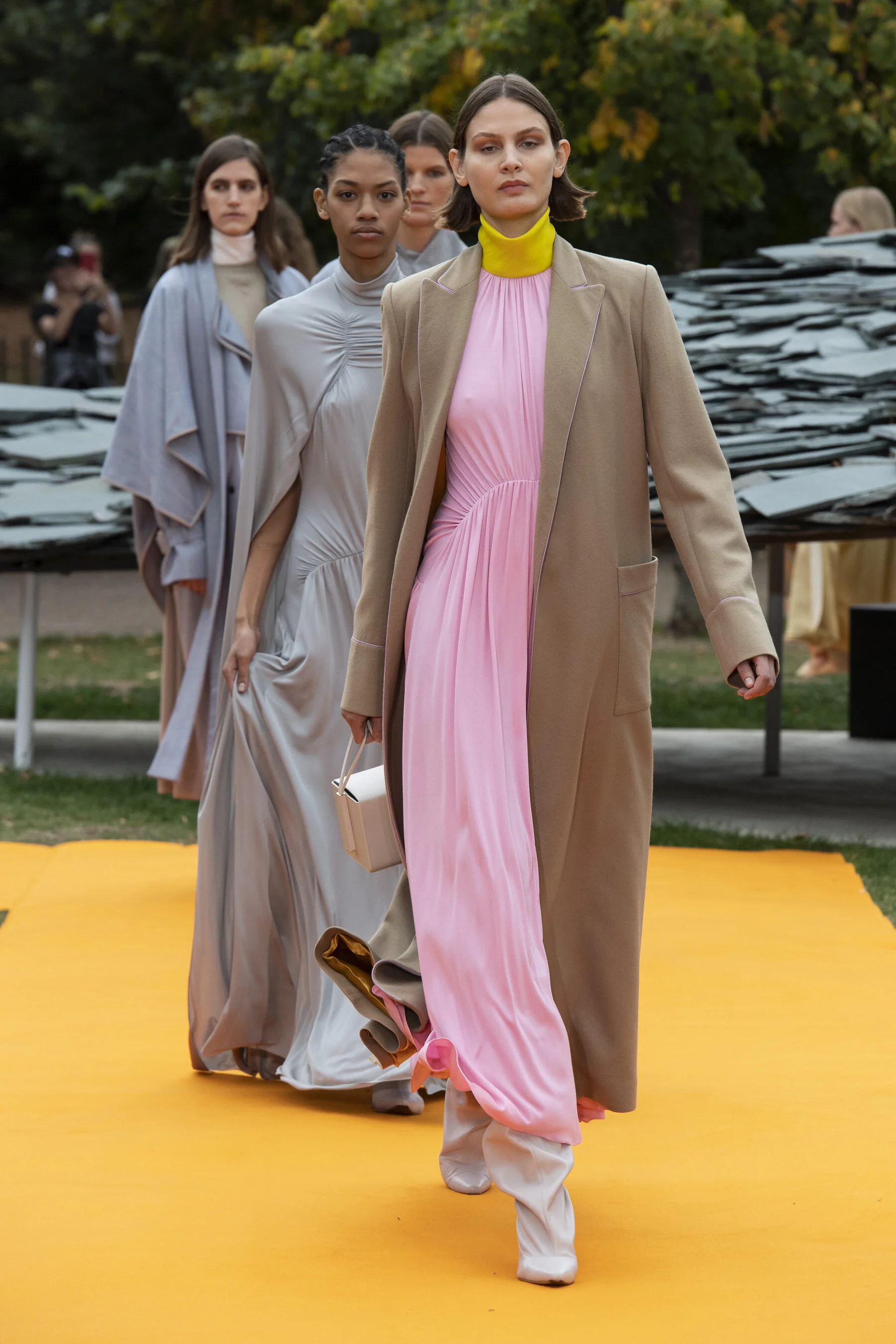 La colección de Roksanda SS20 se presentó en The Serpentine Gallery durante London Fashion Week .(Imagen: theimpression.com)