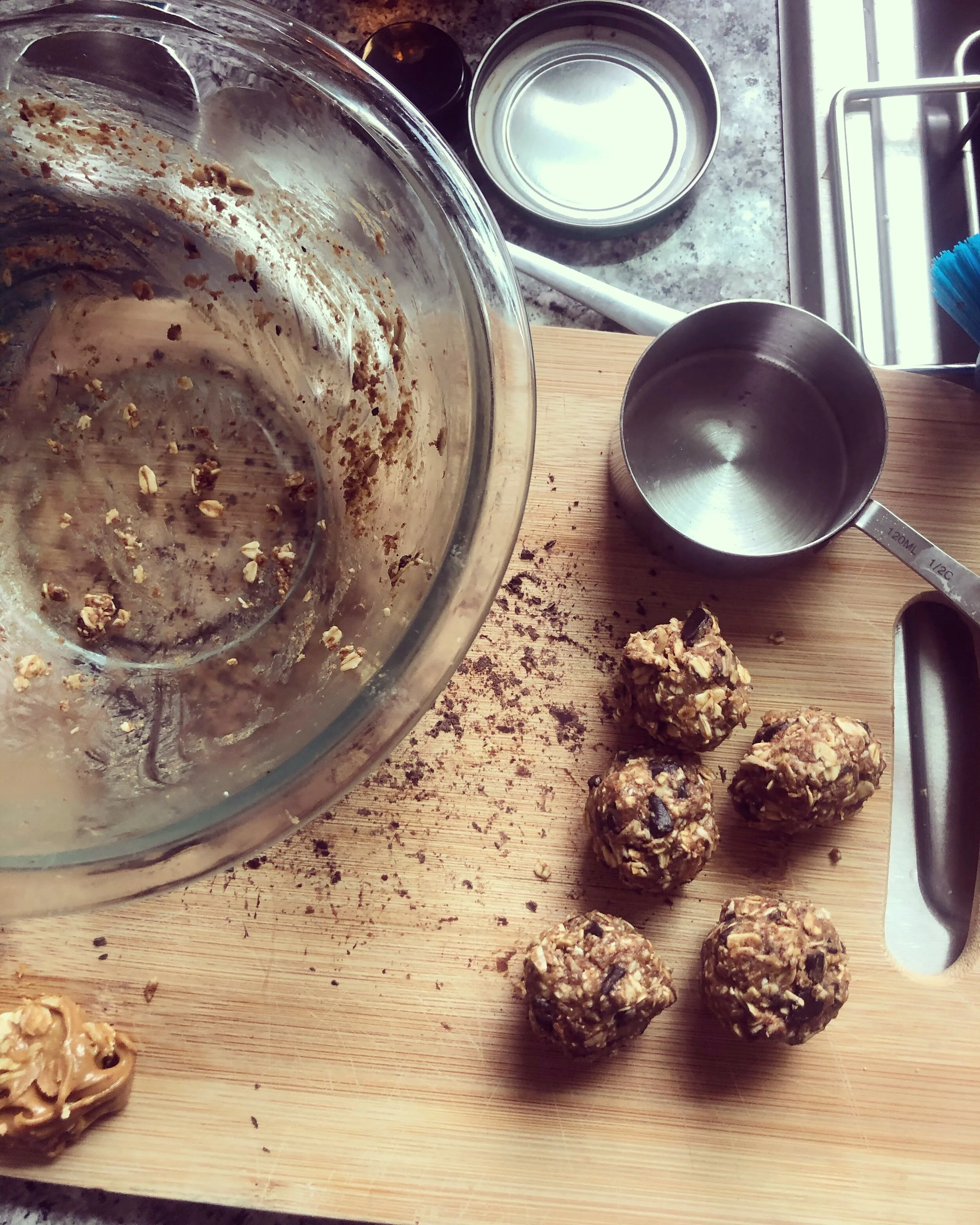 No-Bake Chocolate Chip Oatmeal Energy Bites
