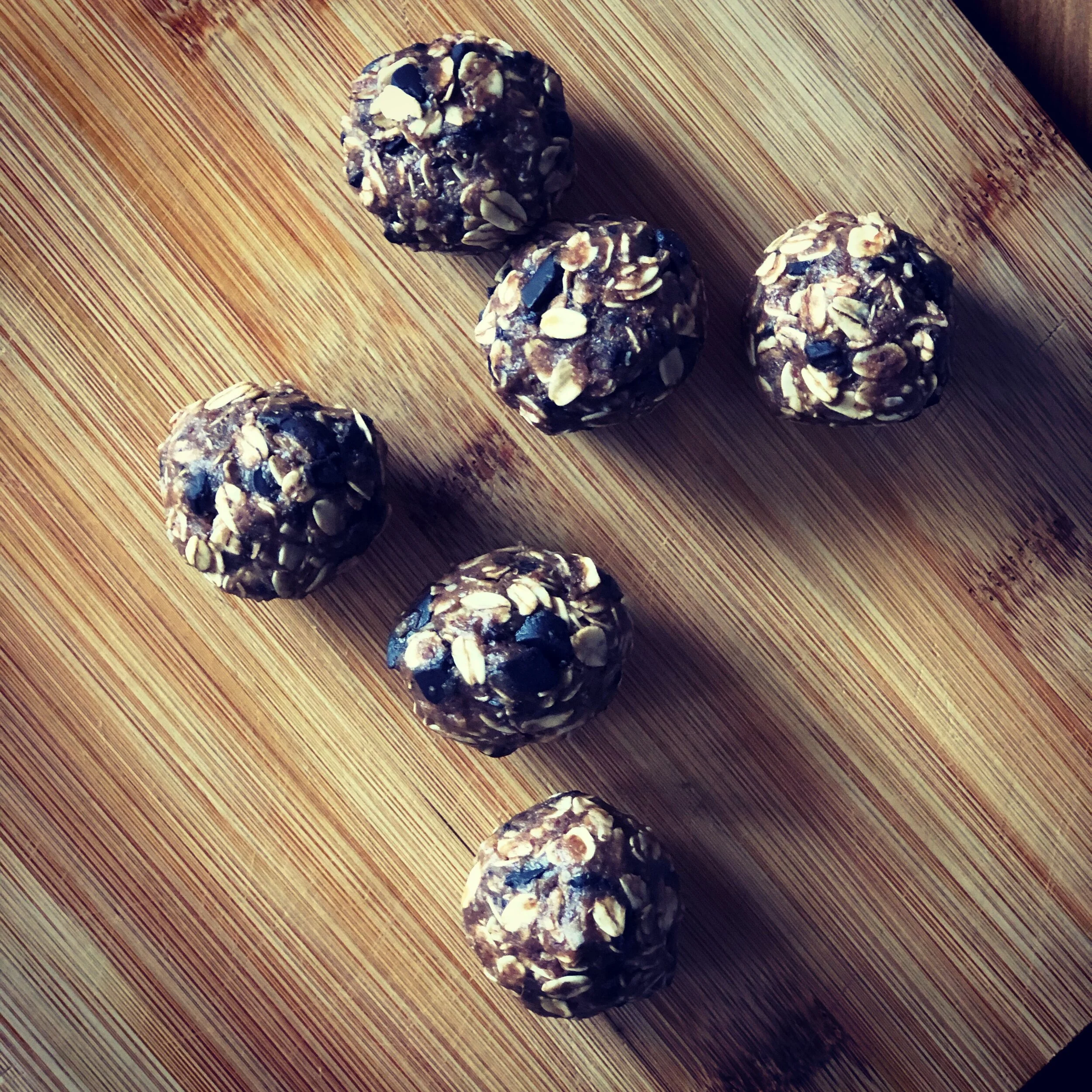 No-Bake Crispy Chocolate Energy Bites