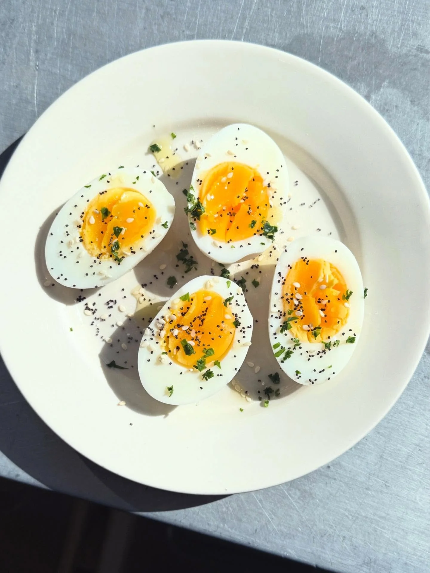 Nothing says good morning like a simple and easy brekkie of hard-boiled eggs done our way&hellip;with a touch of Everything Seasoning. Healthy way to start the day to dine-in or to go.

#newmenuitems #dearmama #eggs #monday #harlem #breakfastonthego