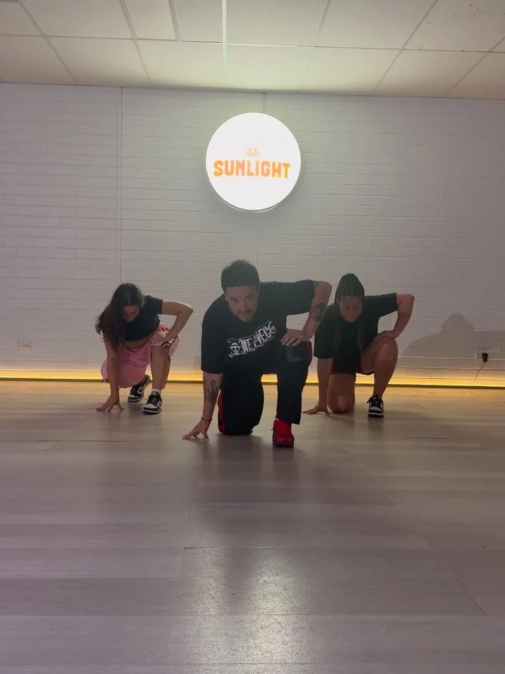 @pancho_viteri all the way from Melbourne brought the Reggaeton Vibe to Sunlight Dance studio. Thank you for sharing your amazing energy with us and thank you @amv_17 for organising this. 

#badbunnybaby #reggaeton #dance #fyp #reels