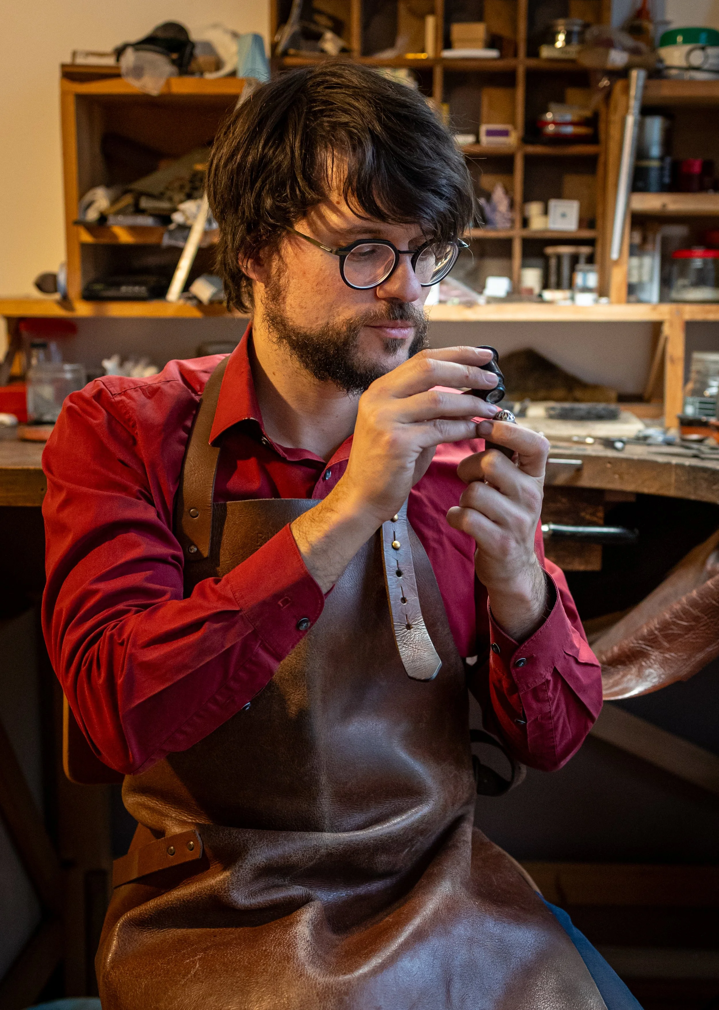 Joaillier à l'établi