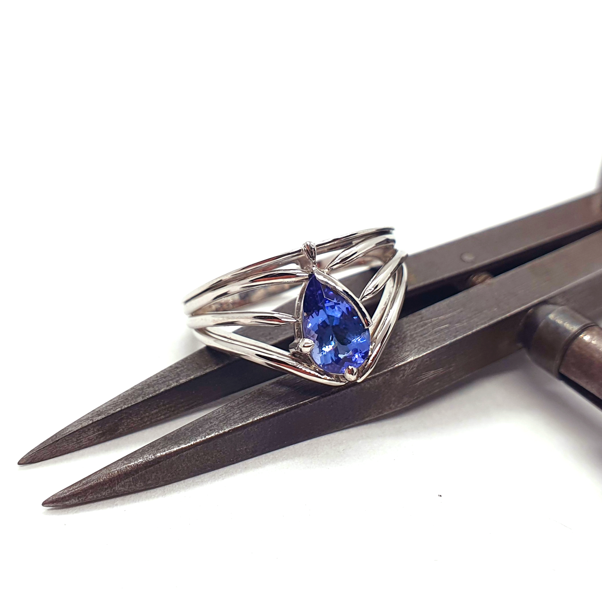 Bague en platine et tanzanite