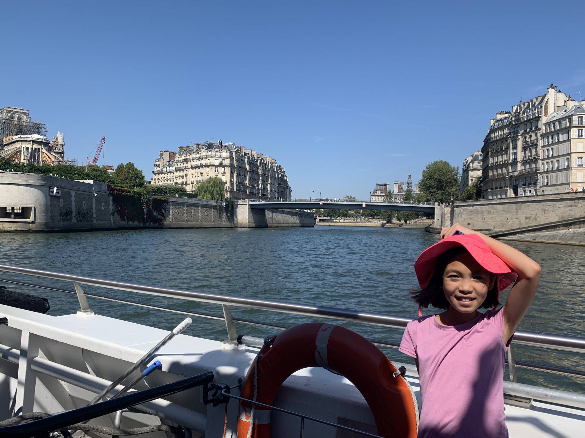 The cruise hits many of the famous landmarks.