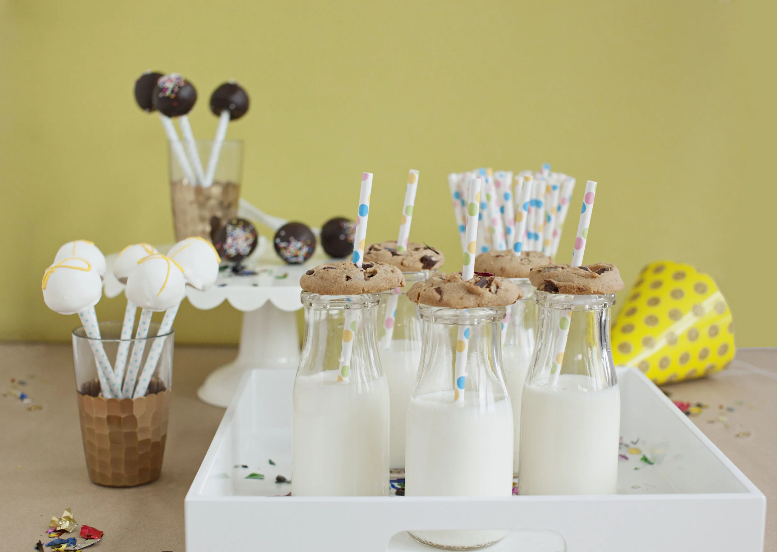 Confetti Dot 7.75 Jumbo.jpg