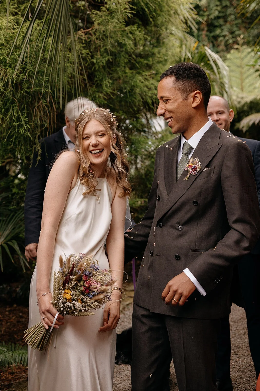 Freya&Hamza-lamorrangardens-wedding-katiegoffphotography-151.jpg