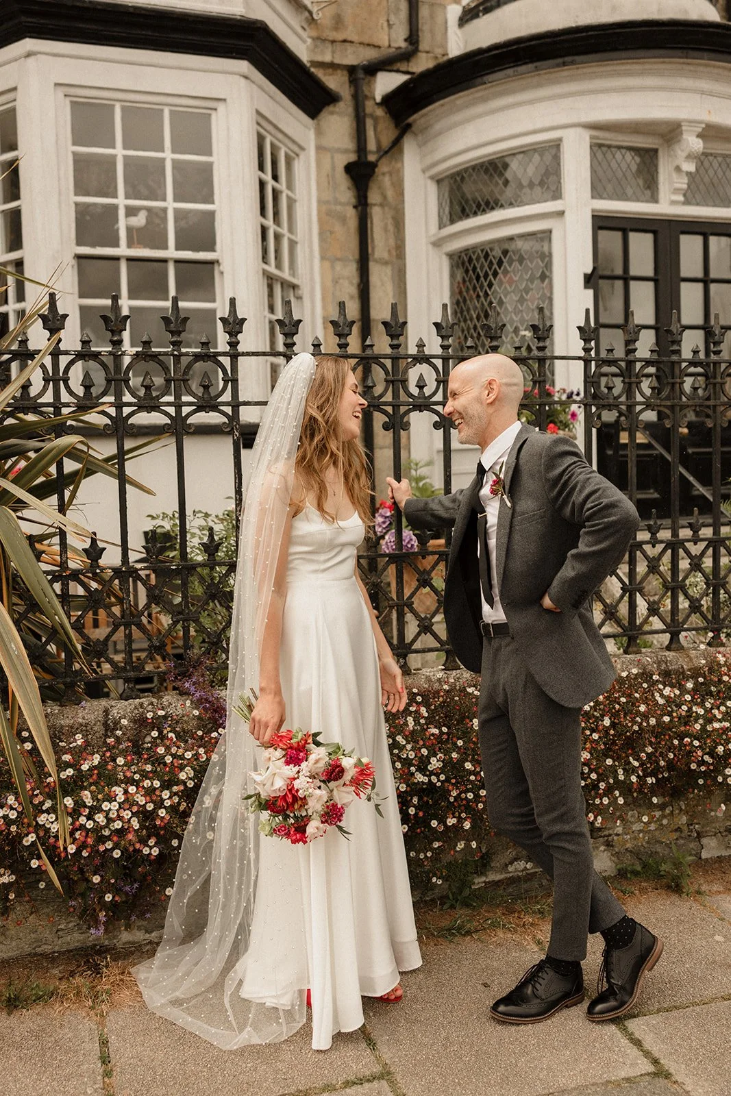 Jade&Dan-Penryntownhall-wedding-katiegoffphotography-289.jpg