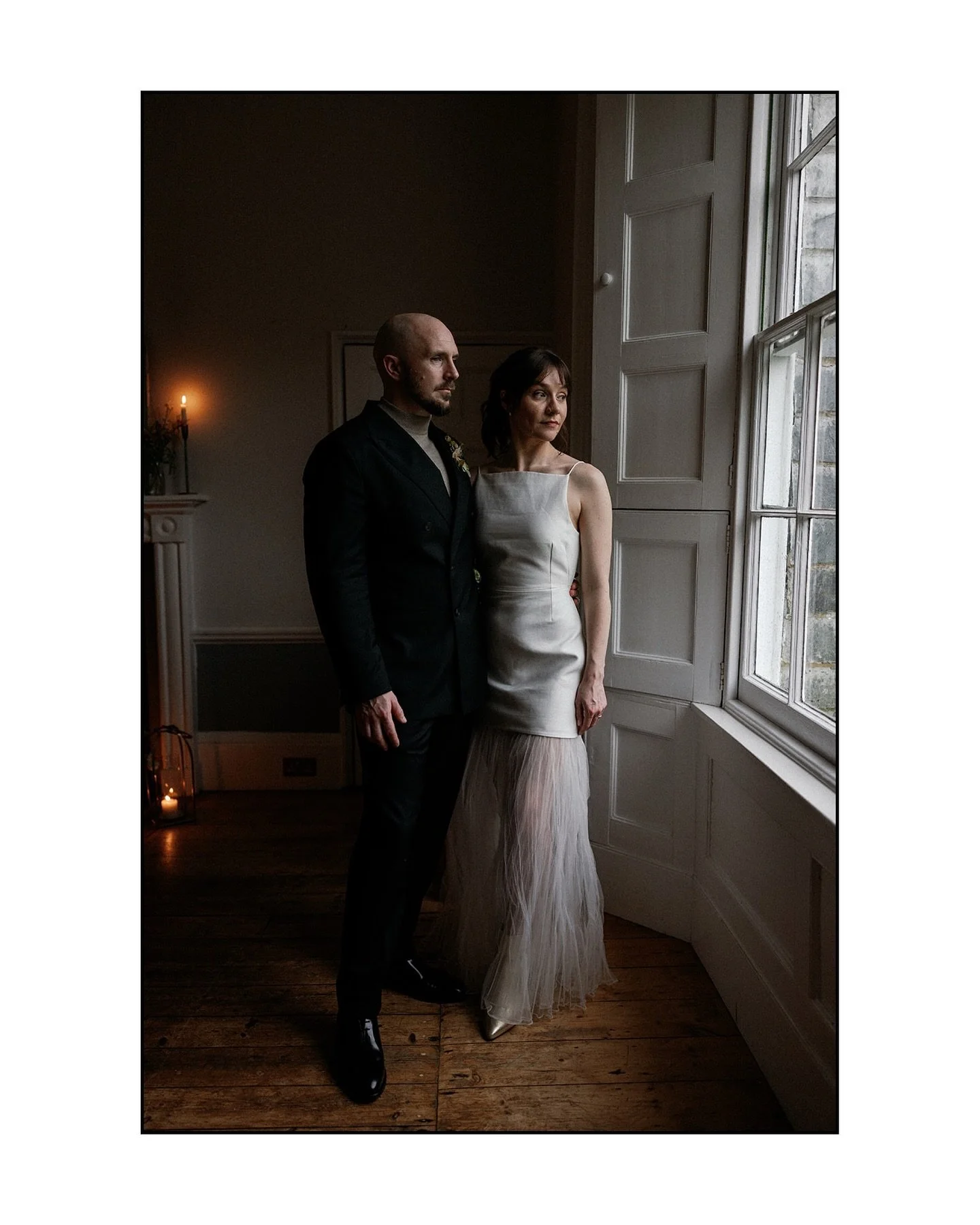 INTIMATE WINTER ELOPEMENT IN CORNWALL

Back in February, Beth &amp; Leigh had the most beautifully intimate, personal, cosy winter elopement at @treserencornwall with their parents. 

Every detail was intentional and considered -  Beth&rsquo;s gorgeo