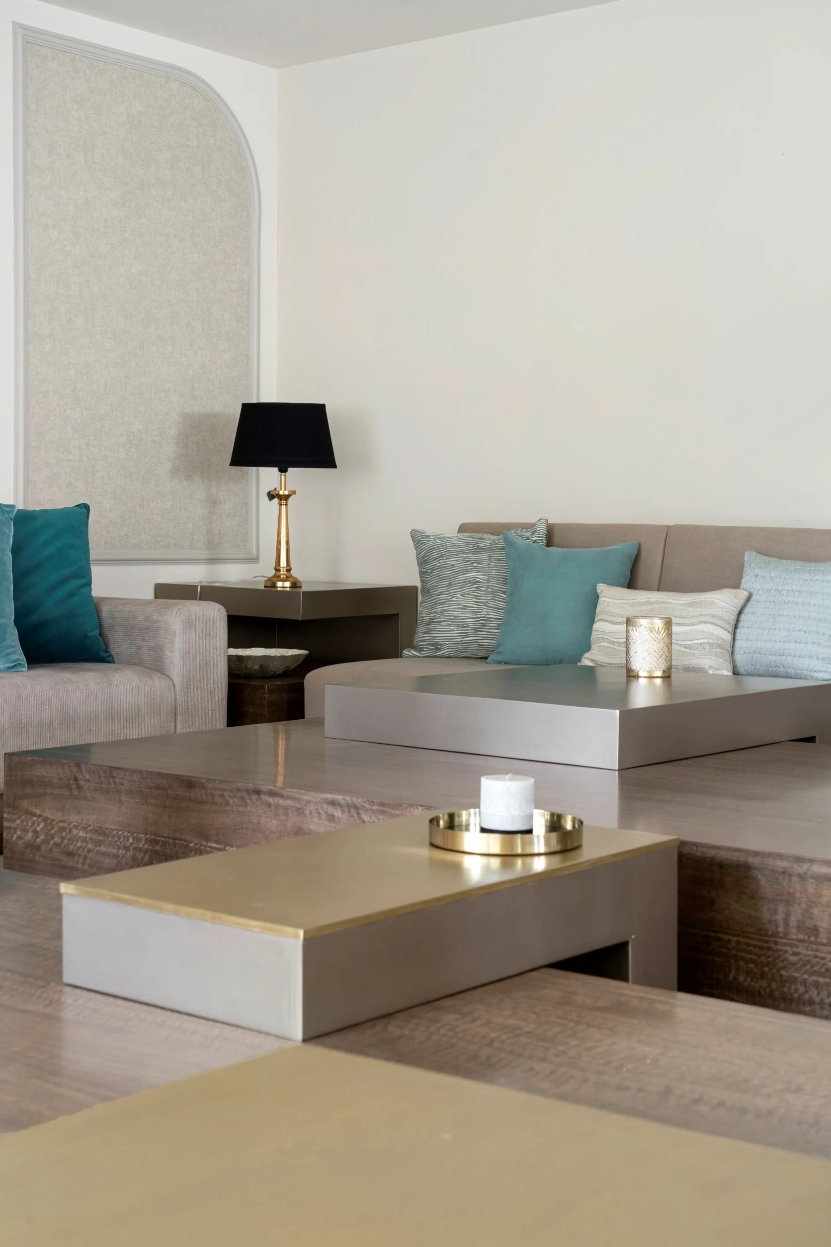   living room|  corners 