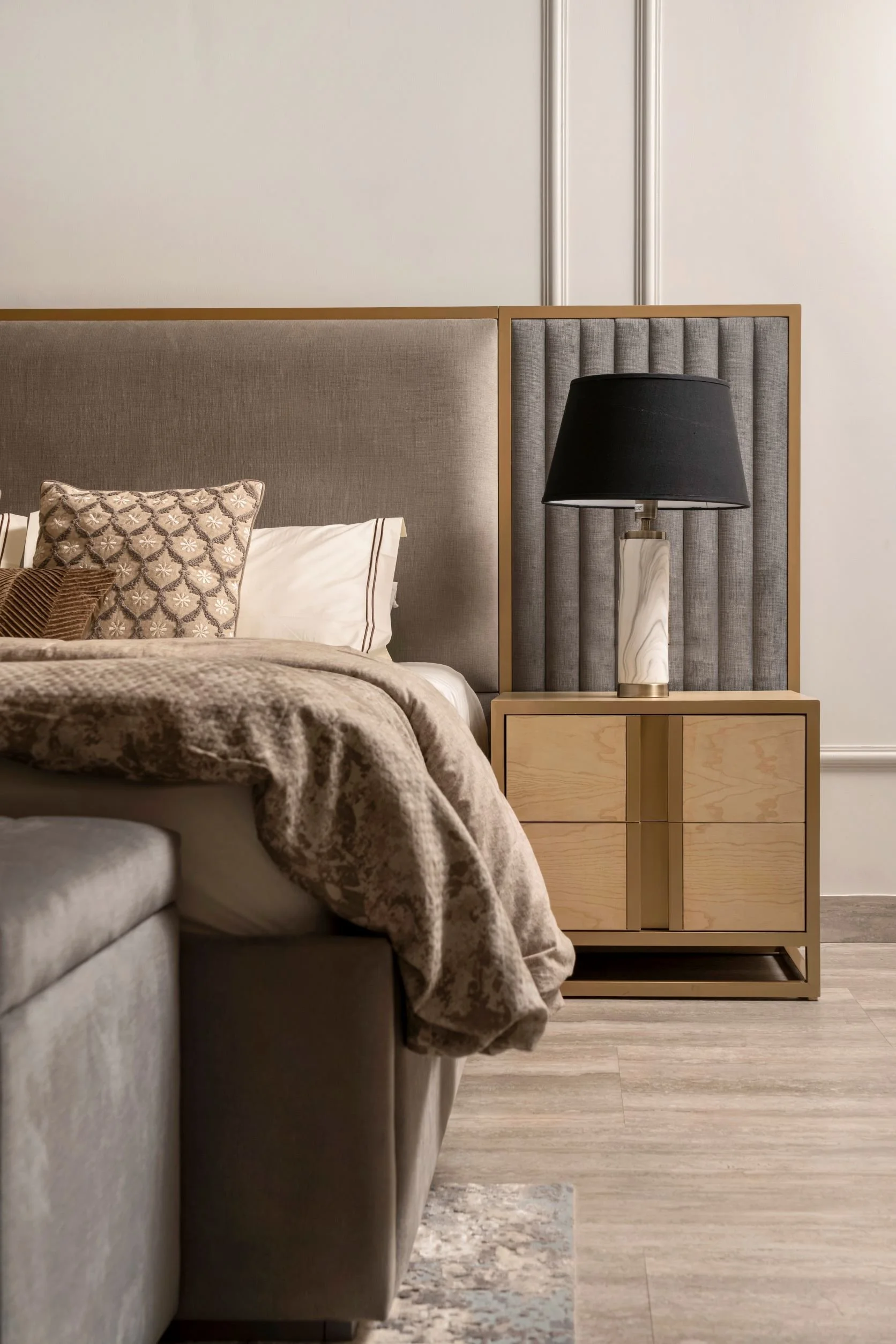   master bedroom|  bedside 