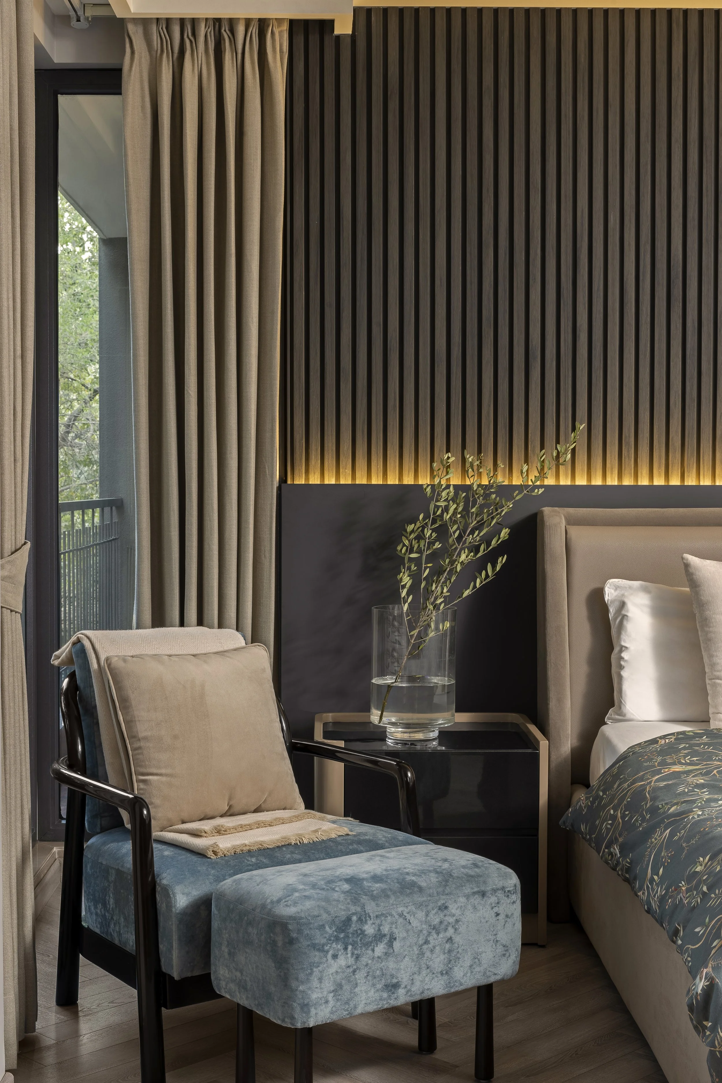   master bedroom|  corner 