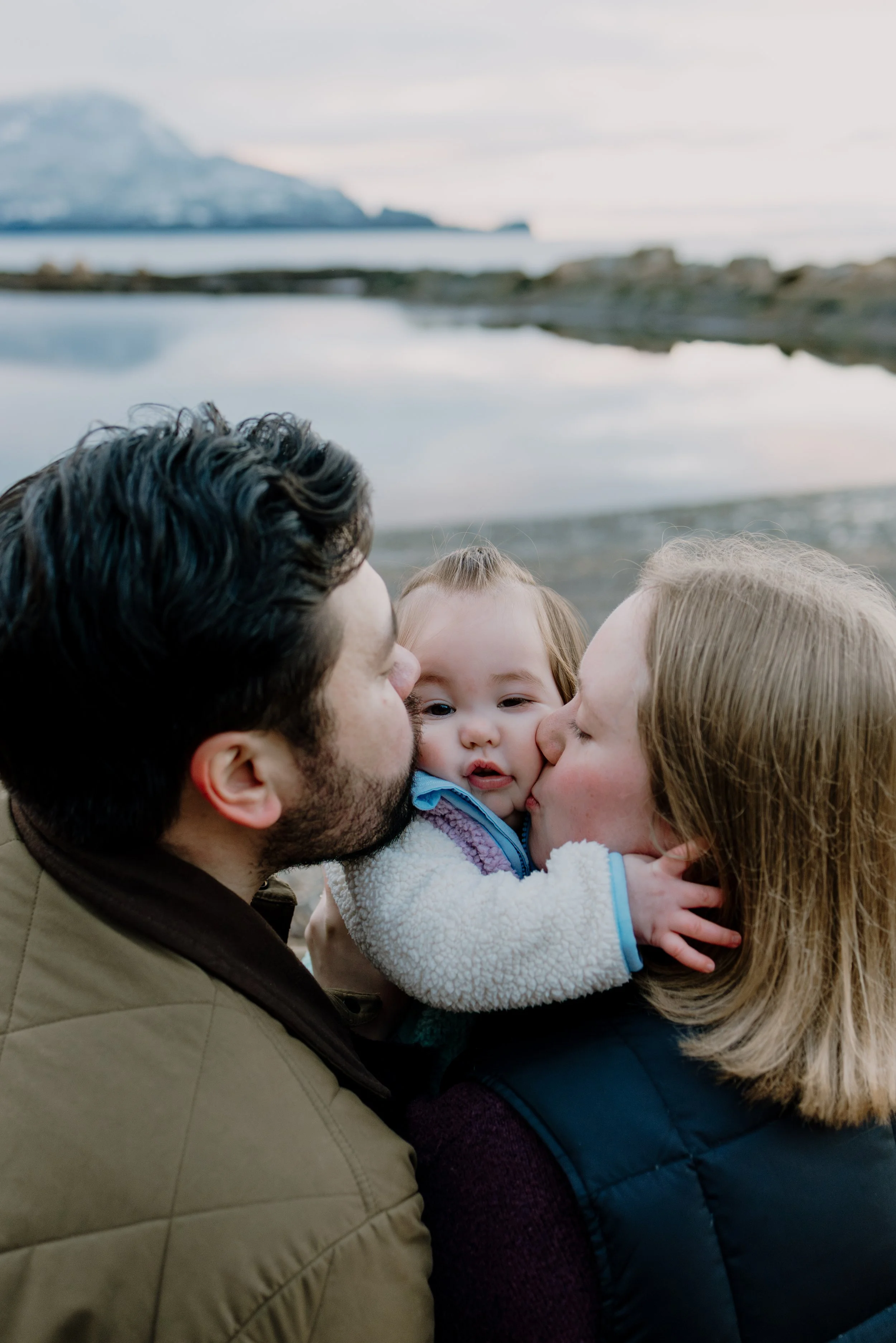 What to wear for family photos in Alaska (without freezing)