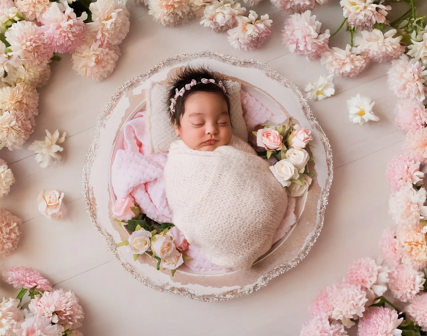 Just like a doll 💕 Welcome to the world 
Newborn Photography 
📍Fairfax, VA 
#newborn #photos #babypictures #art #family