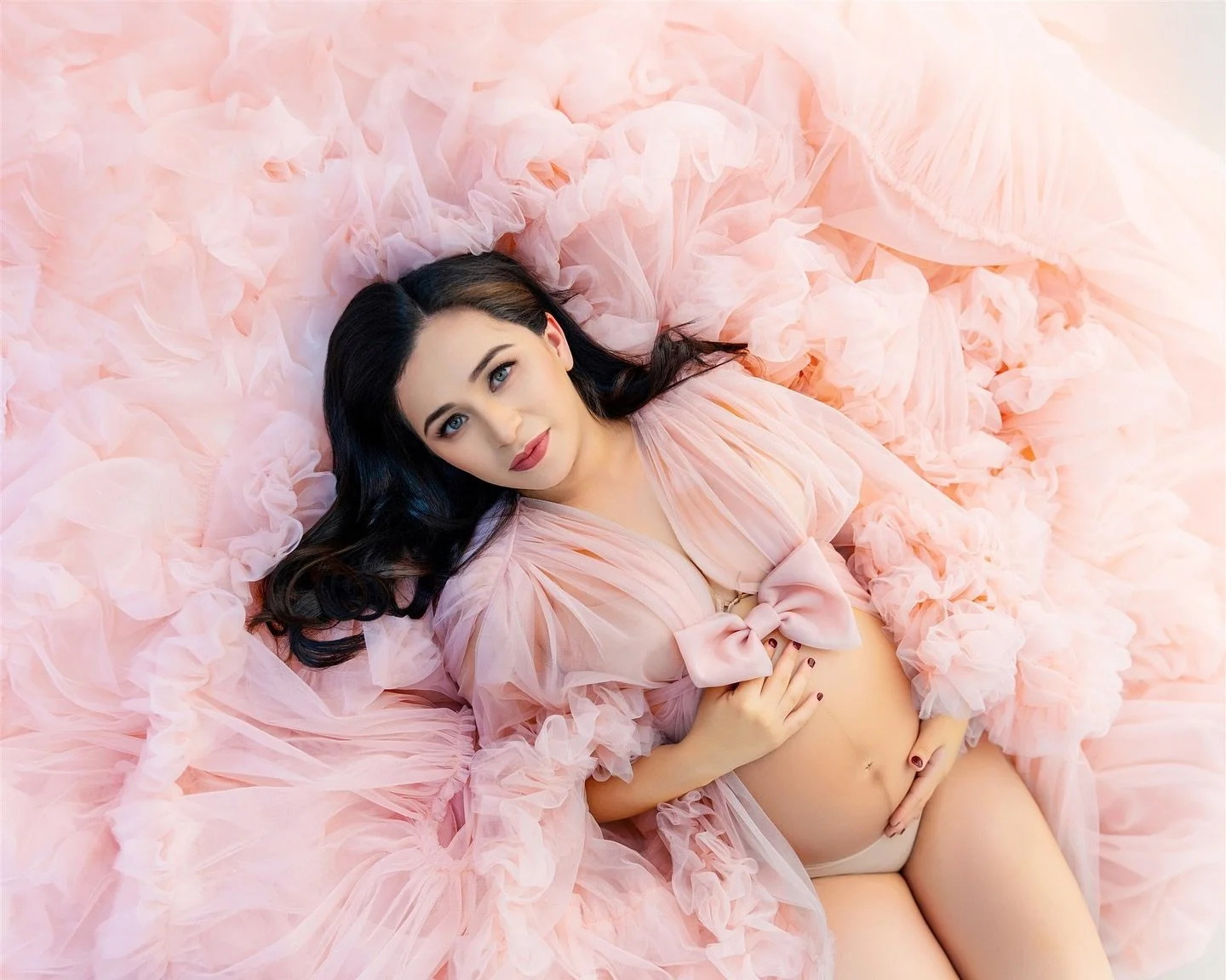Gorgeous 💕 
Maternity Styled Photography 
📍 Fairfax, VA