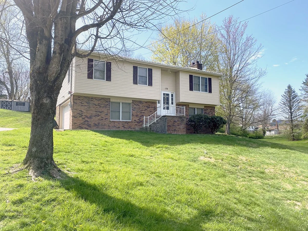 2 PIECES OF QUALITY REAL ESTATE • GUNS • COLLECTIBLES • SPORTING EQUIPMENT • ANTIQUES