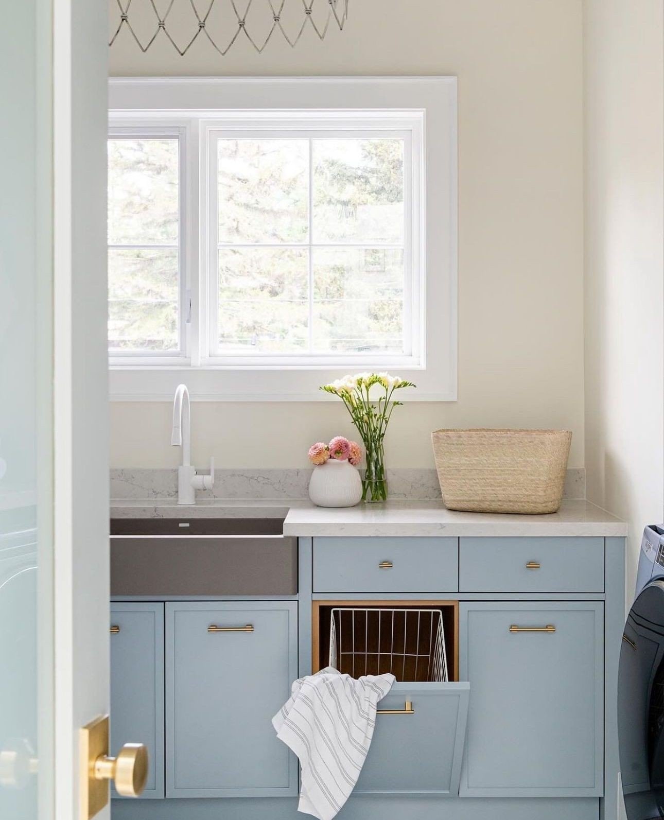 Spring is here! Take a look at this beautiful laundry room with dreamy hues of blue paired with a contemporary matte white faucet.⁠
⁠
Designer: @nfgdesigns