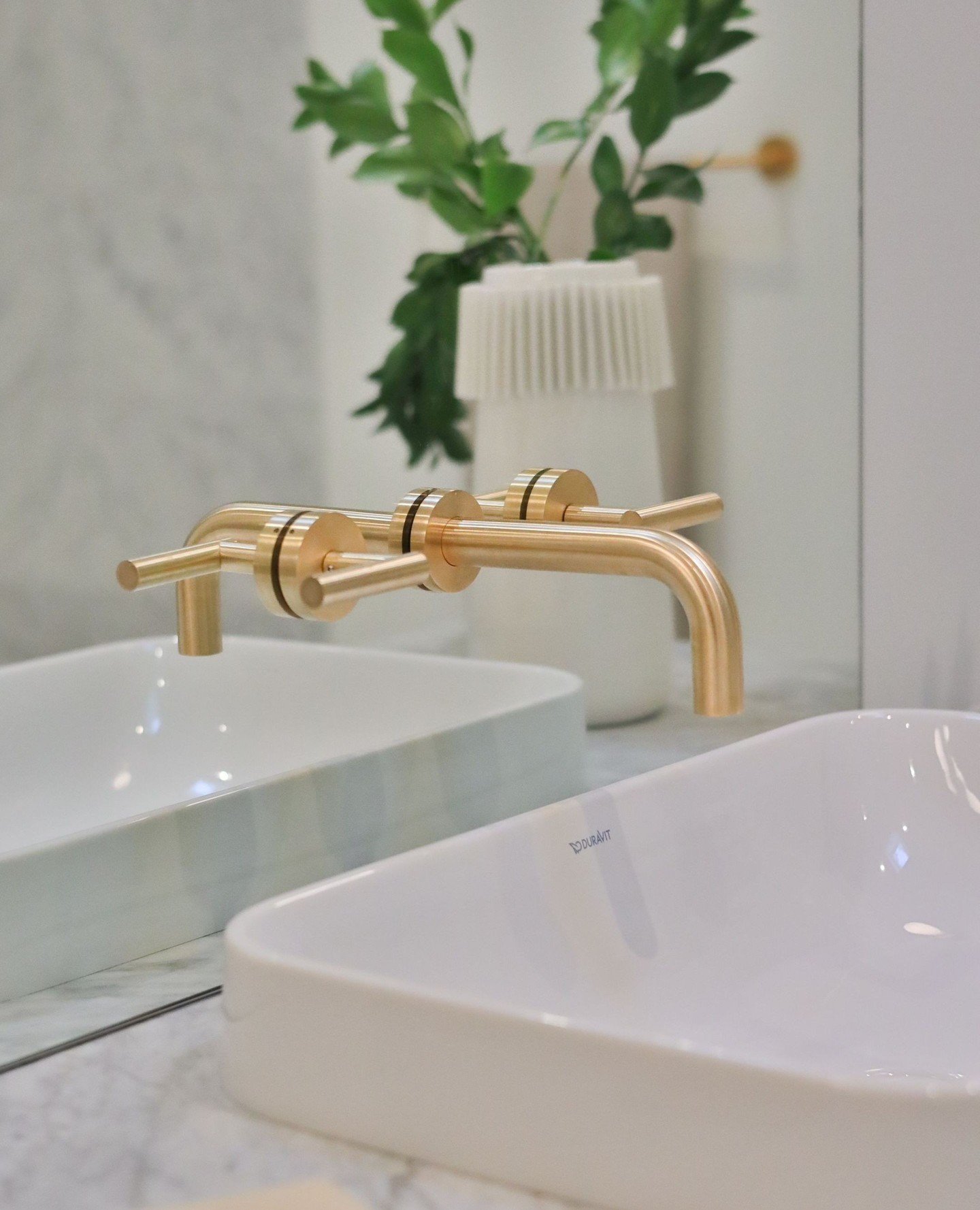 Freshen up your bathroom projects this spring with beautiful brass touches to add the perfect combination of luxury and elegance ✨⁠
⁠
Looking for expert advice on finishes? Head to the link in bio to book an appointment.