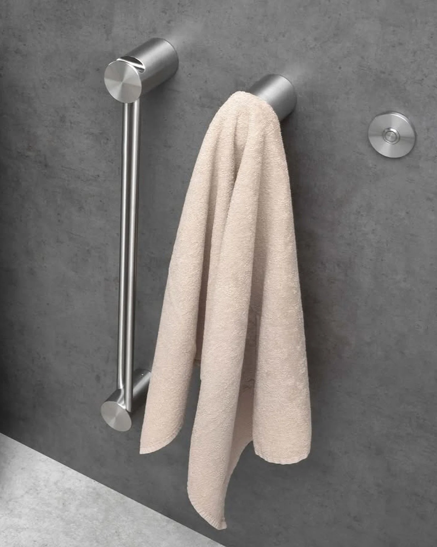 These are the details worth adding to a bathroom this season. ❄️⁠
⁠
Towel warmers are one of those luxury upgrades that completely change the experince.⁠
⁠
Need help sourcing the right one?⁠
Book your showroom visit today, link in bio.⁠
⁠
&bull;⁠
⁠
#