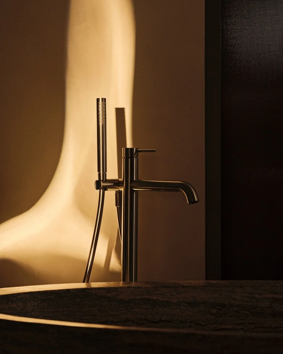 Materials that withstand time, touch, and ritual.

Woven metal creates a tactile rhythm shaped by light, matter and craftsmanship. Transferring steel into a sensorial landscape.

Looking for the right fit for your next project?
Explore our collection