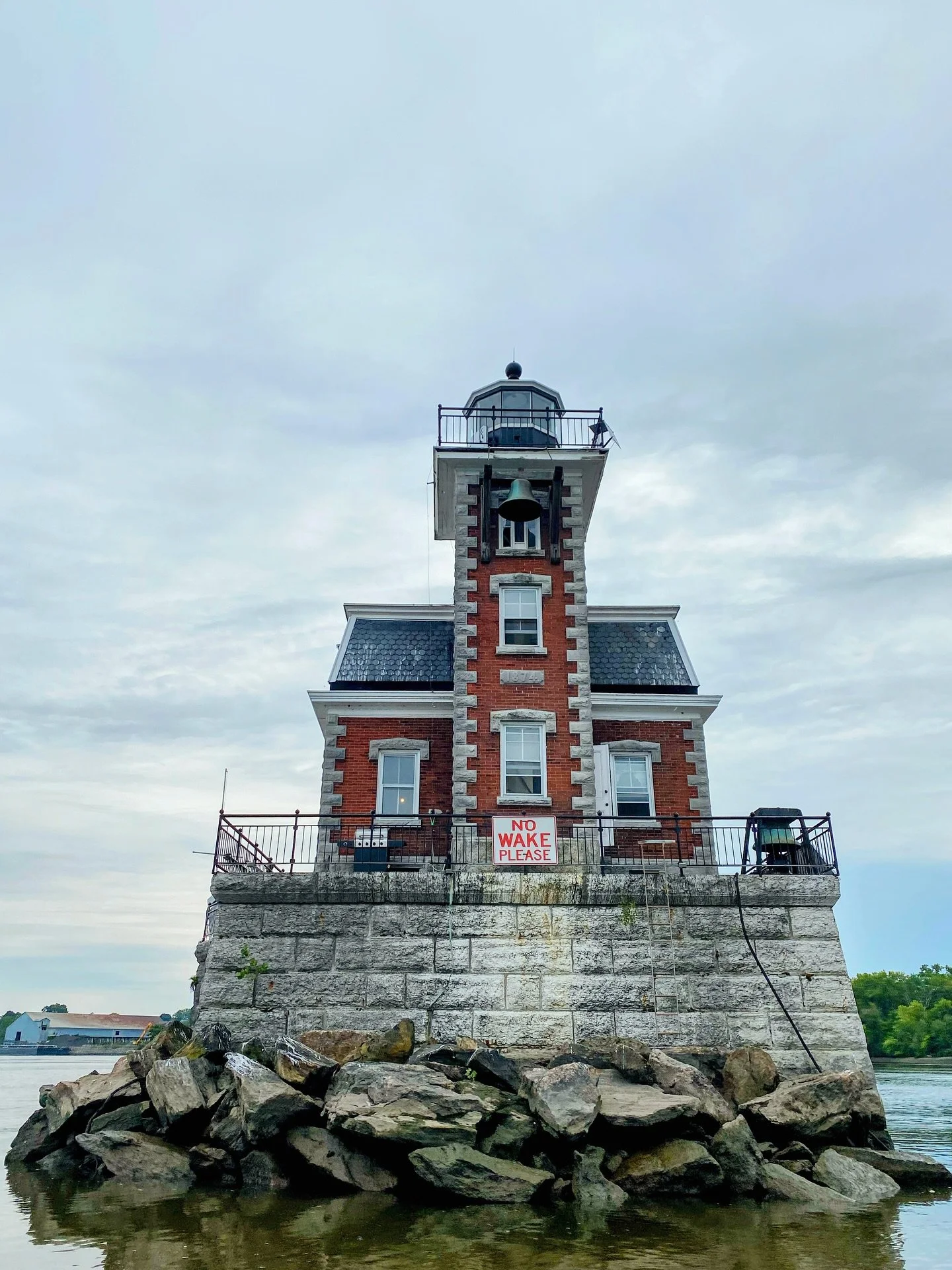 Happy National Lighthouse Day from one of our favorite historic lighthouses &mdash; @hudsonathenslighthouse! Since including the Lighthouse on our 2020-2021 Seven to Save list, the League has been able to support the nonprofit Hudson-Athens Lighthous