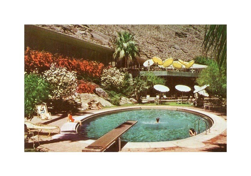 #mondaymood Palm Springs Tennis Club 1947 🦩#midcentury #californialiving 🧡