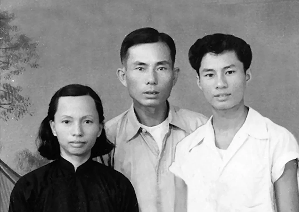 Stephen and his parents (Liu Huai and Huang Huiyun) prior to his departure to Canada (late 1940s)