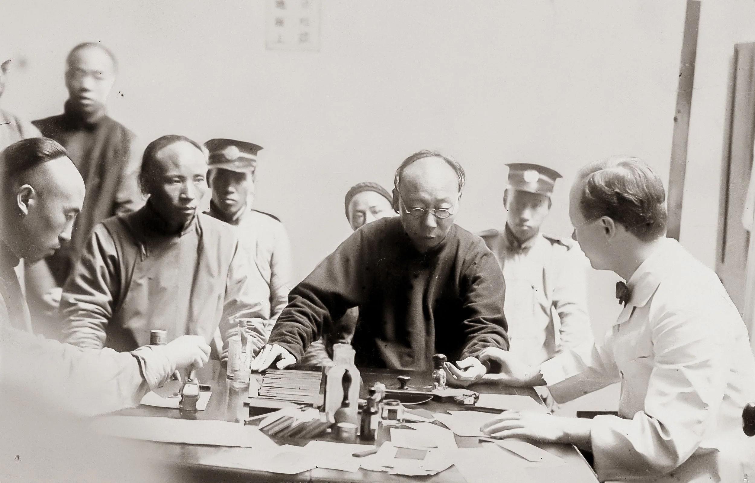 Edward Hume taking the pulse of an early patient, a member of Changsha's gentry