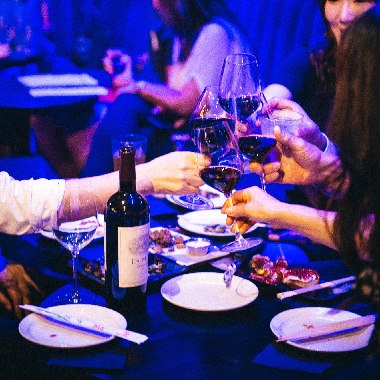 haus-supper-club-happy-hour-honolulu-hawaii-ala-moana-center.jpg