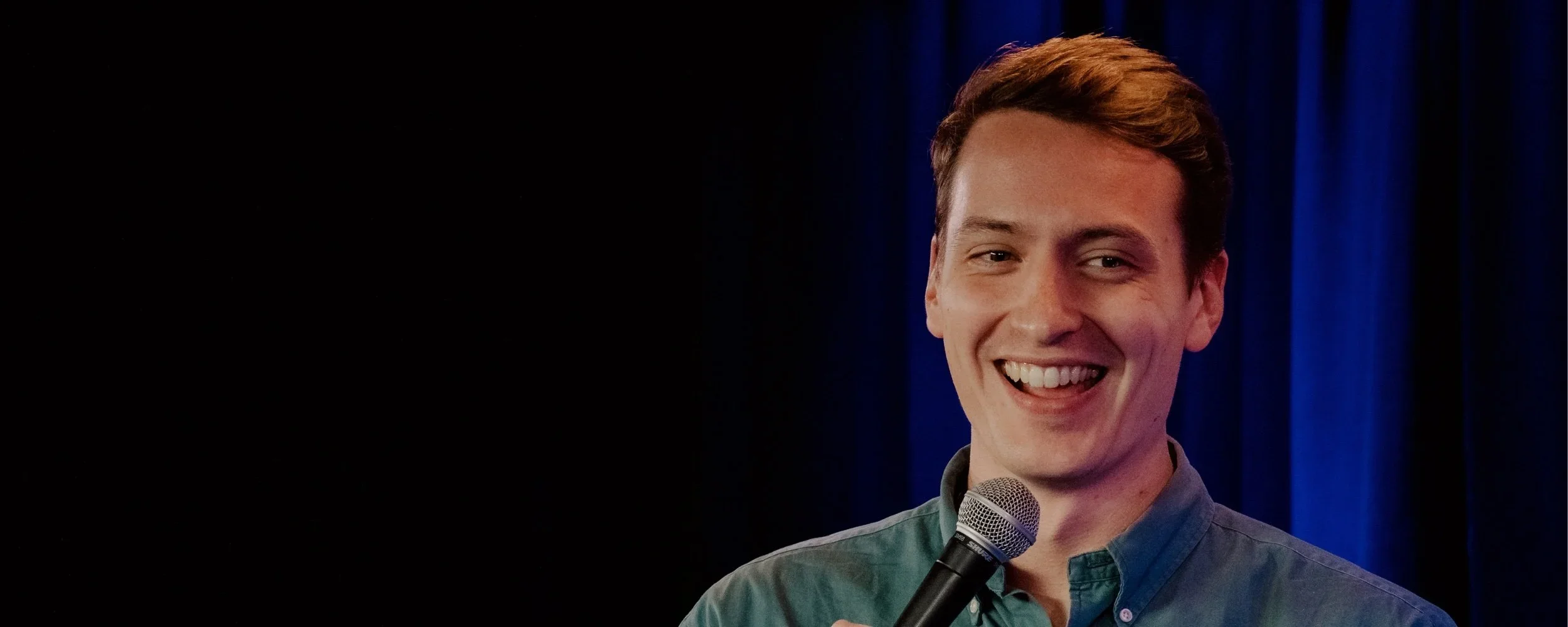 Headshot of the comedian Philipp Kostelecky.