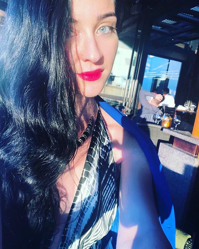 &acute;Winter Sunlight&rsquo; 🌄 &lsquo;I do wear colour...sometimes&rsquo; 😂👌🏻#tbt #Australia 🇦🇺
.
.
📍 @cafesydney @_belinda_c #june #shadesofblueblack #aussiemade #LAbased