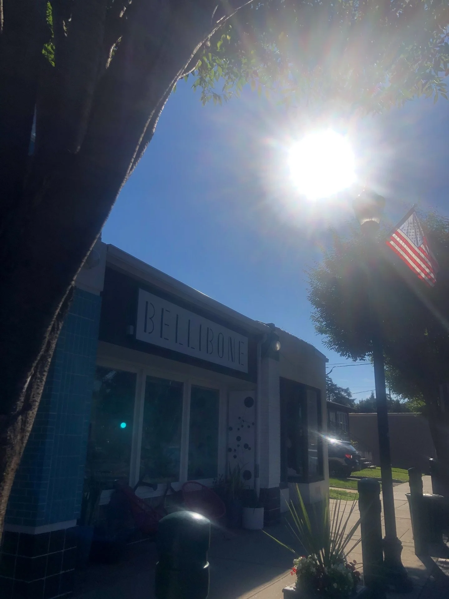 Bom Dia ☀️ 
.
@bellibonesalon ✨ a space for creators 
.
maywood,nj