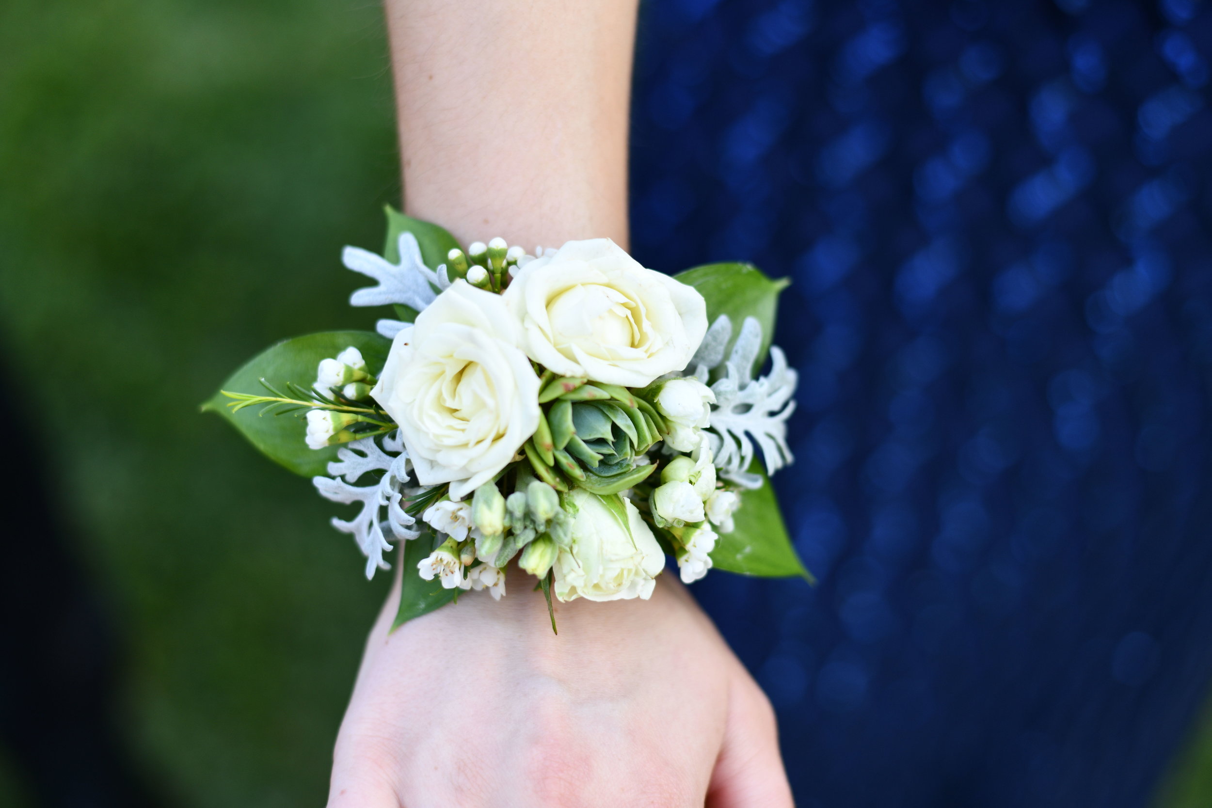 Corsages & Wrist Corsages for your Prom or Daddy Daughter Dance – Lia's  Floral Designs