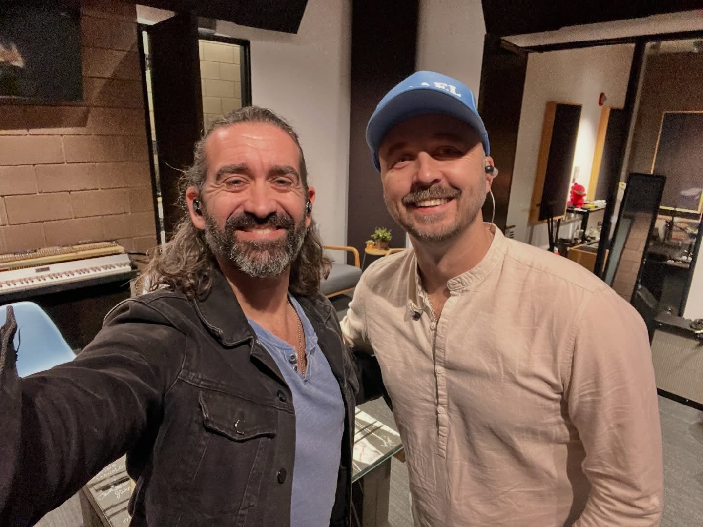 A wonderful night in Phoenix last night with my best friend @realjoshuaaaron. And I debuted Peter&rsquo;s Confession!!! It&rsquo;s streaming everywhere Jan 9! 

&hellip;and available NOW with Early Access! 

&mdash;&mdash;&mdash;&mdash;&mdash;&mdash;