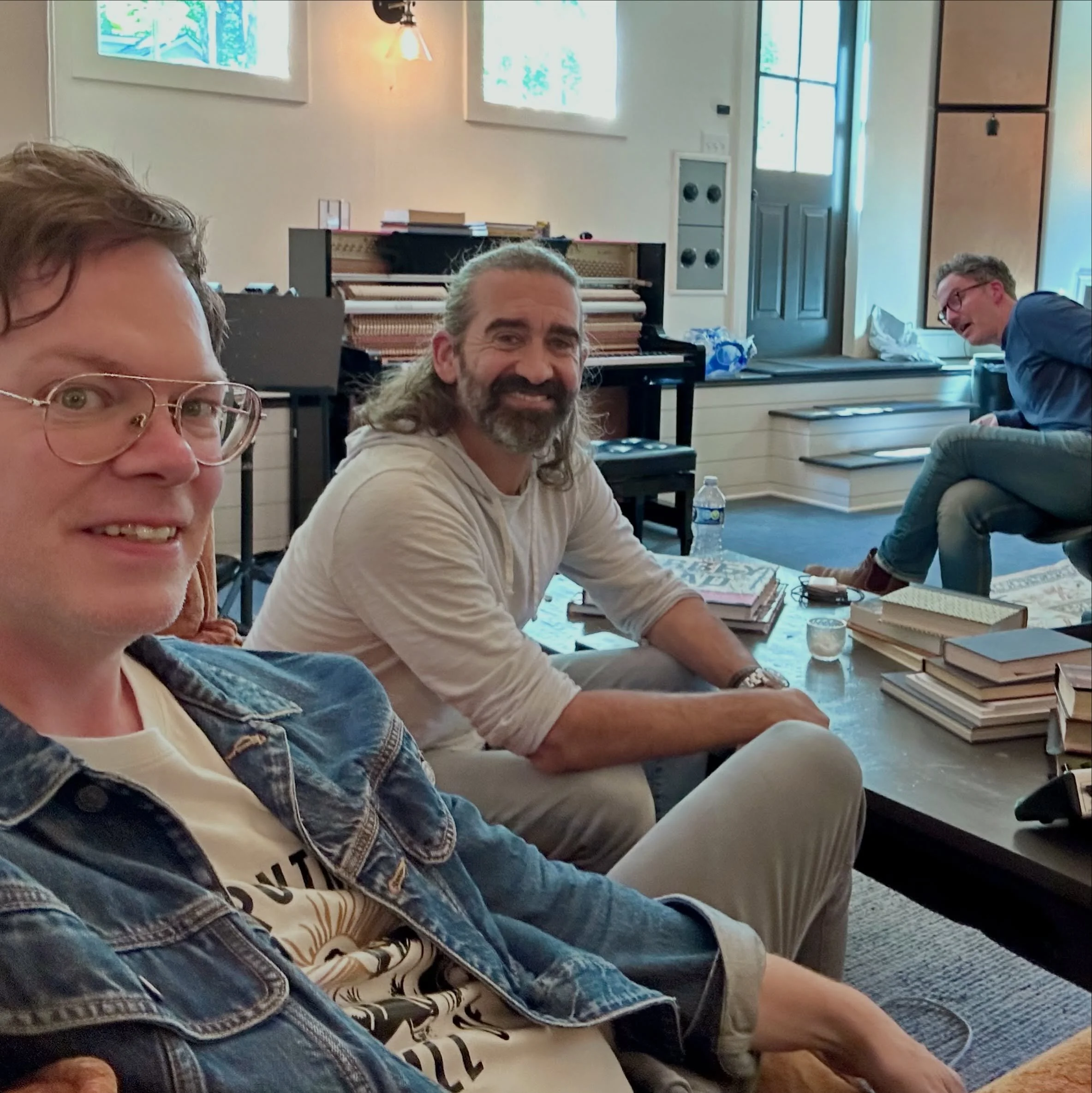🎙️ 
FUN recording Jason Gray&rsquo;s background vocals for Tiberius Sea with Nathan Nockels yesterday. This song makes me both laugh and cry like few have, and it&rsquo;s almost finished! Hear it first with Early Access!

aaronshust.com/kingdom

@ja