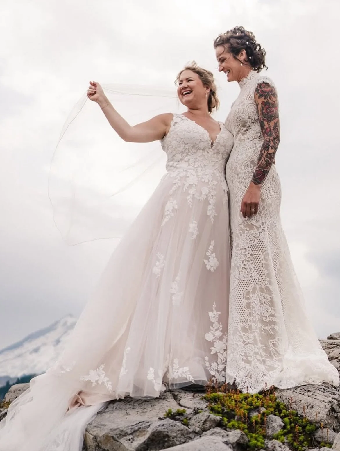 Love is our wildest adventure 💖
I so enjoyed getting to help Ally and Nicole pick and style their ensembles for their adventure elopement 
🥰🥰
When they told me they were doing an adventure elopement out West and that @thefoxes were their photograp
