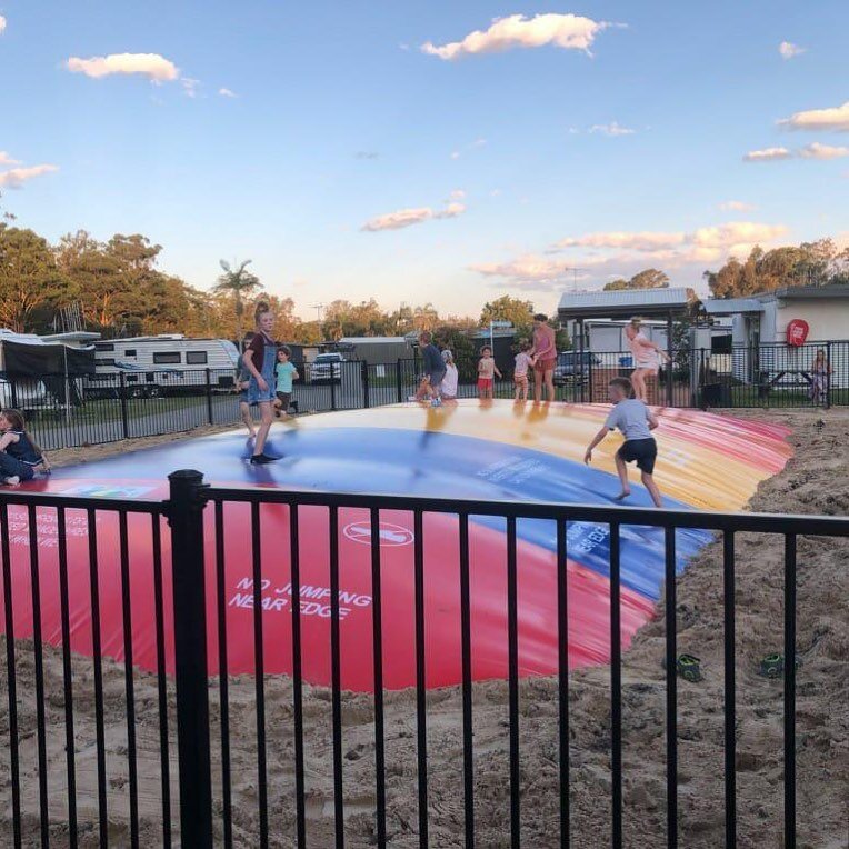 @discoveryparks - Forster have a shiny new Jumping pillow, We had people lined up out side to gate eagerly awaiting the completion of the new Jumping Pillow 😍👨&zwj;👩&zwj;👧🥳🥳🥳
-
#Like #comment #tag #share and #follow @jumping__pillows for more 