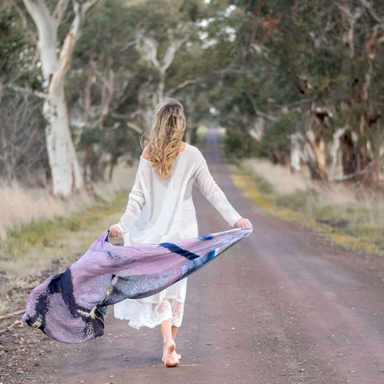 Australia-scape-roebuck-bay-scarf-country-road