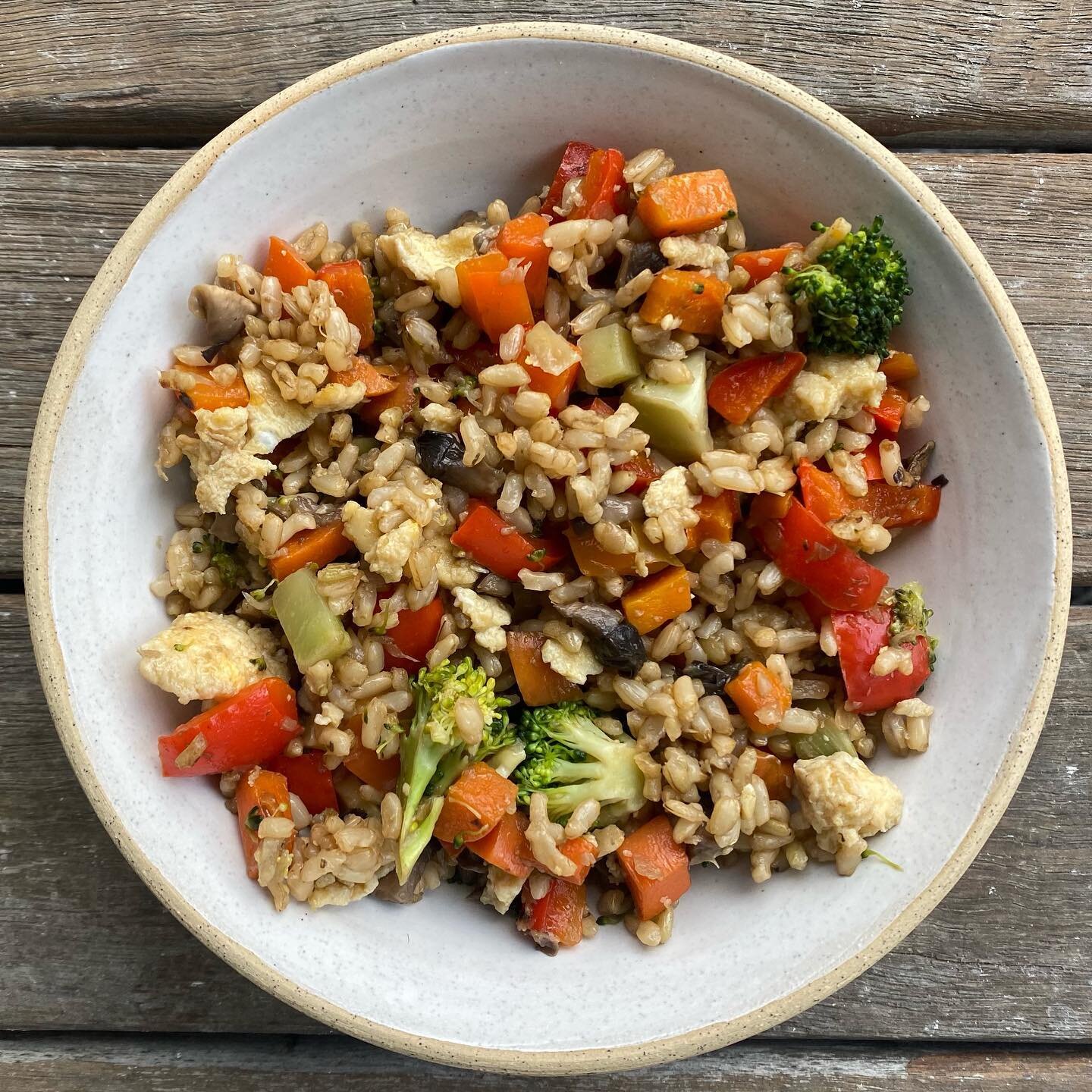 Vegetarian Fried Rice
.
This is a great way to use any veggies you have left in the fridge.
.
For a super quick meal simply stir fry your veggies, scramble some eggs in the microwave, cook a microwavable bag of rice and combine. Quick, easy, and nutr