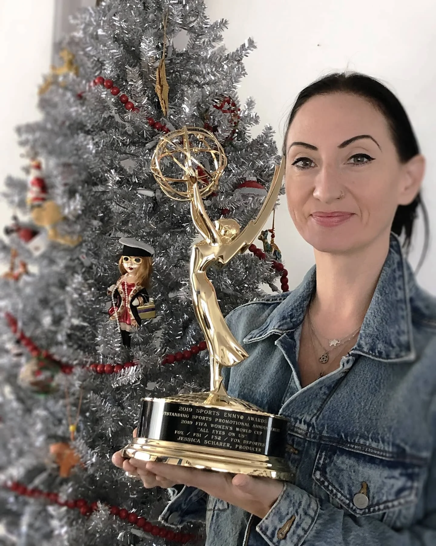 Add "Emmy winner" to the looooooooooong list of superlatives used to describe our Head of Production. Congrats, Jess!
#compadrehighlights #emmy