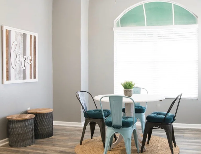modern coastal dining.jpeg