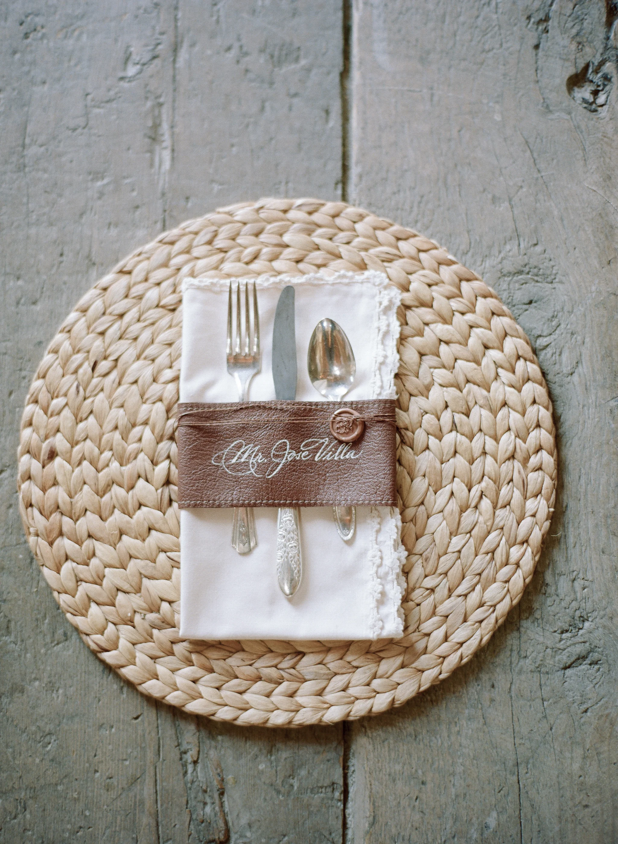 1c_elizabeth messina_0024_place_setting.jpg