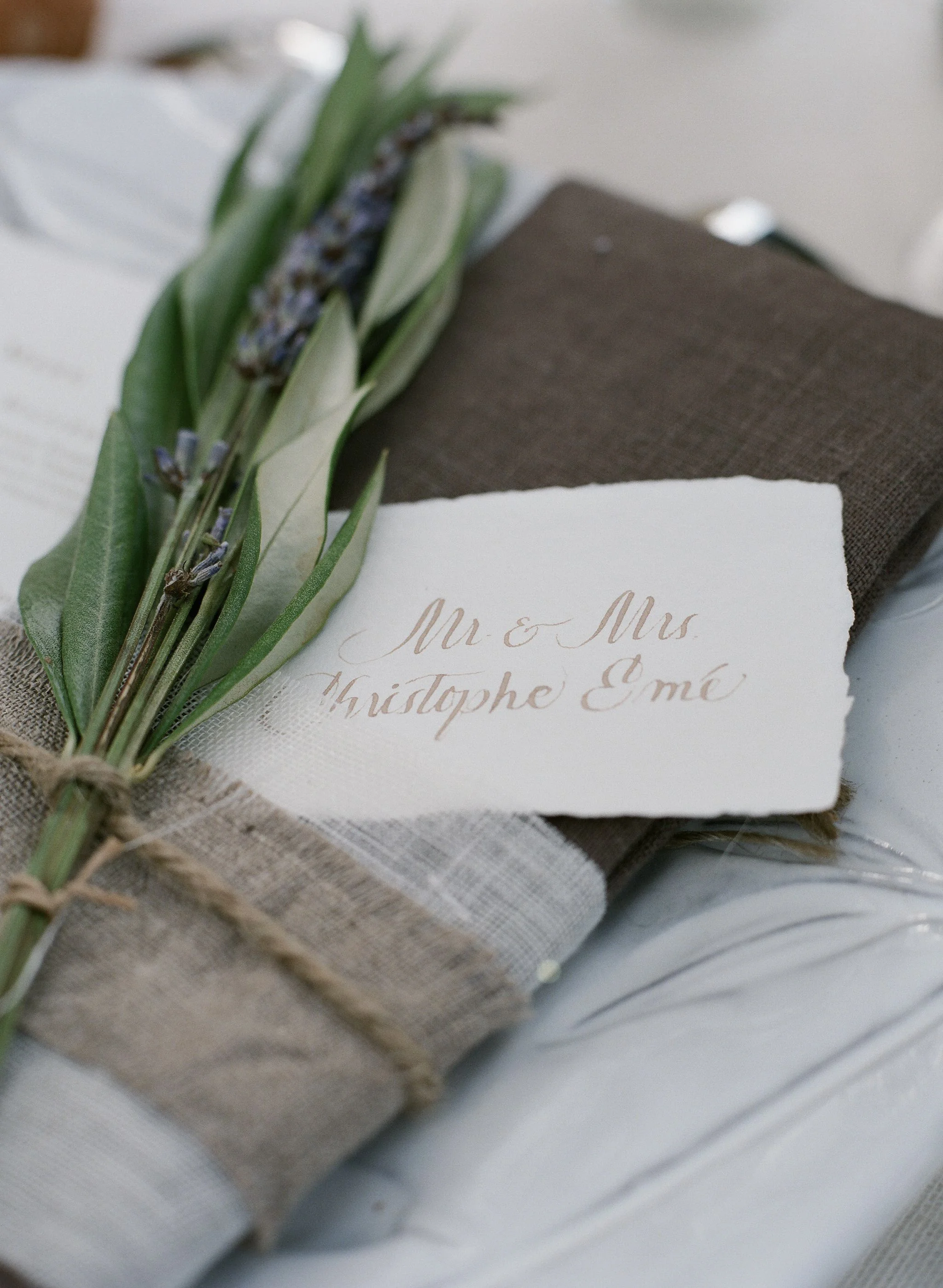 4c_elizabeth messina_0189_place_setting.jpg