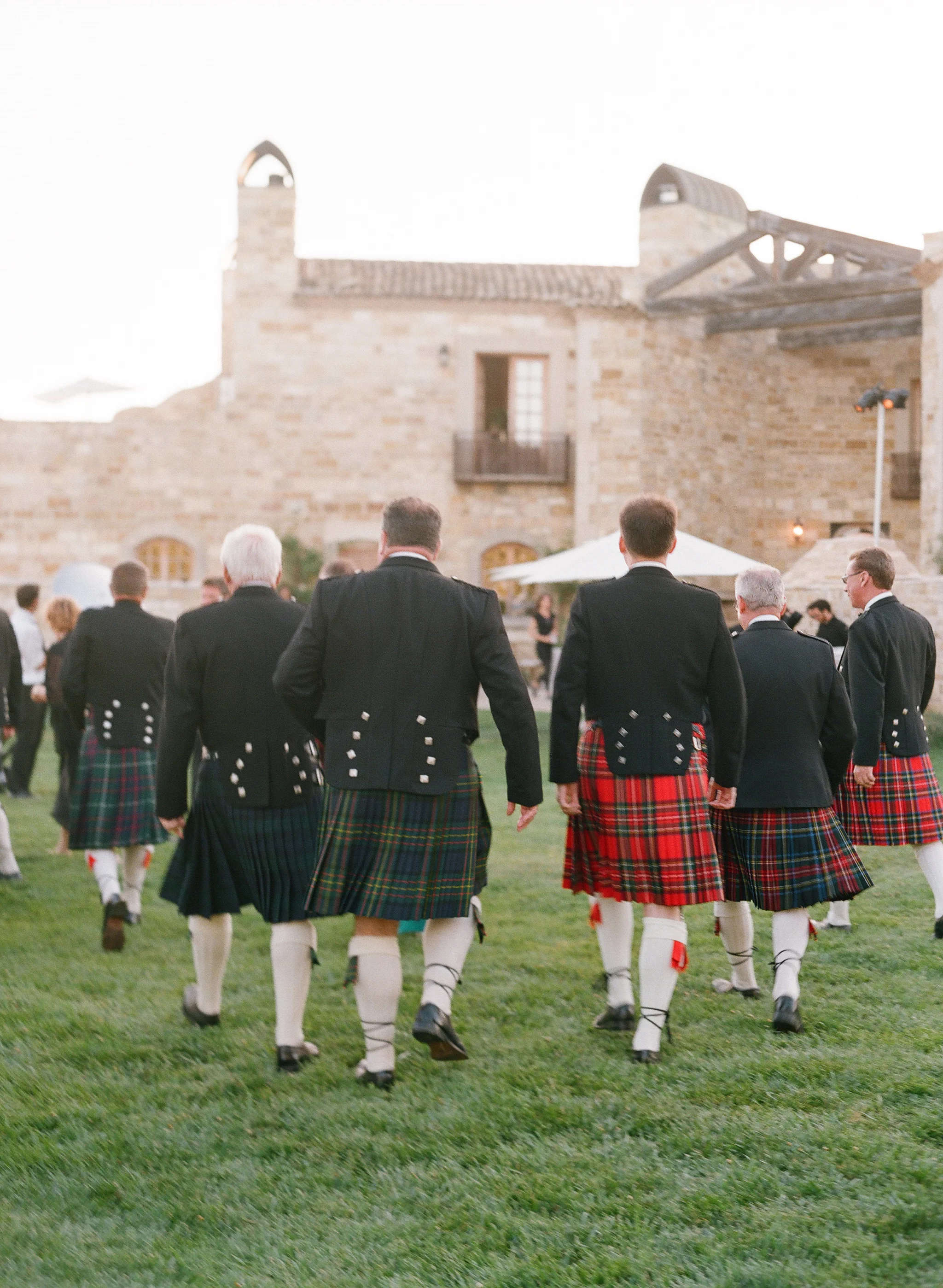 Wedding Party in Kilts copyright elizabeth messina_1283.jpg